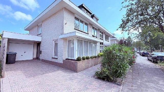 View details New for rent Catharina van Renneslaan 1187HA Amstelveen