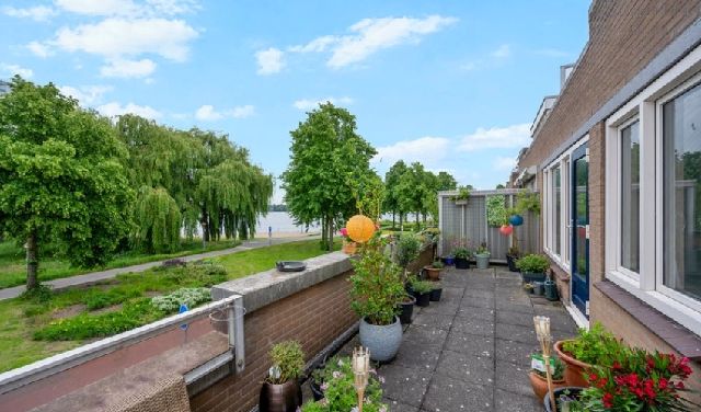 Tussenverdieping (appartement) te huur in Almere