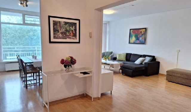 Tussenverdieping (appartement met open portiek) te huur in Amstelveen