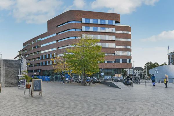 6811 KE Arnhem (Stationsplein)