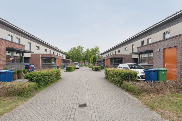 1328 LT Almere (Tussen de Vaarten Z.- Midden oost)