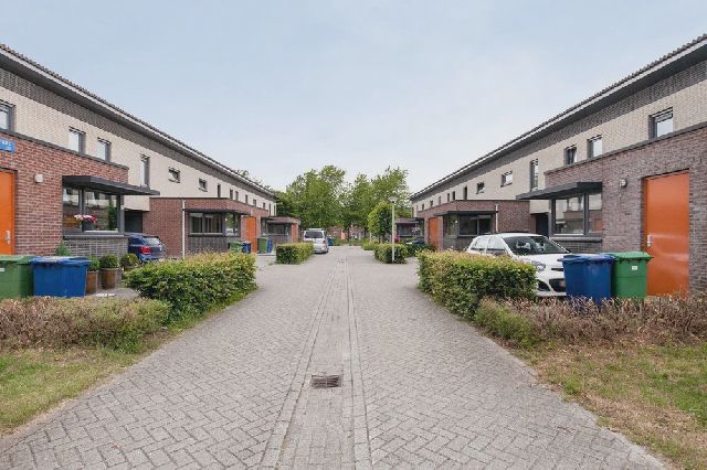 1318 PK Almere (Tussen de Vaarten N.- Oost)