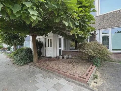 5-kamerwoning Ehrenstein in Eindhoven € 1.255 per mnd, Huizen en Kamers, Noord-Brabant, Direct bij eigenaar, Tussenwoning, Eindhoven