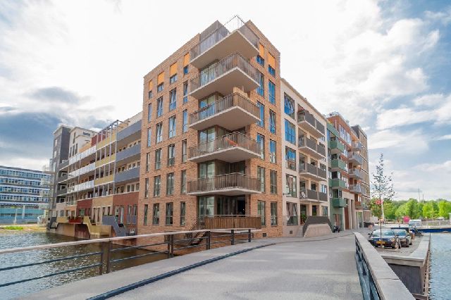 1112 ZK Diemen (Holland Park)