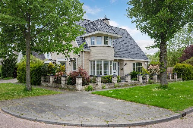 1325 LC Almere (Filmwijk Midden)
