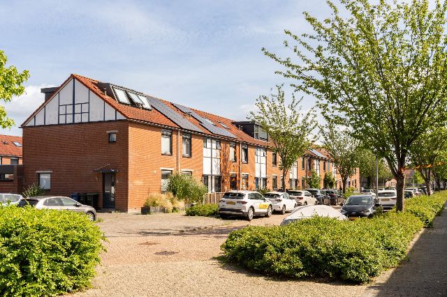 1325 NJ Almere (Filmwijk Midden)