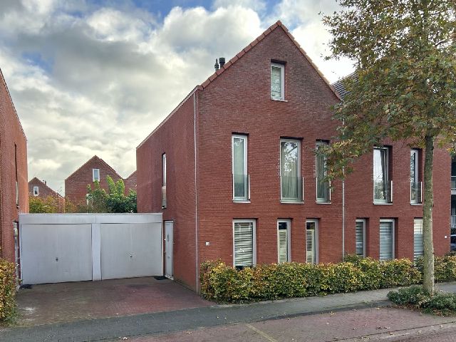 6881 RS Velp (Velp-Noord boven spoorlijn)