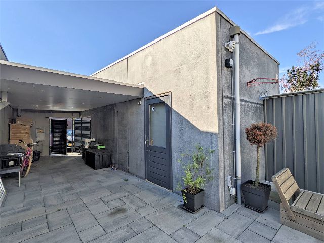 1328 PC Almere (Tussen de Vaarten Z.- Zuidwest)