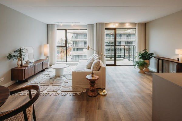 1065TS Amsterdam € 2.400,- /mnd